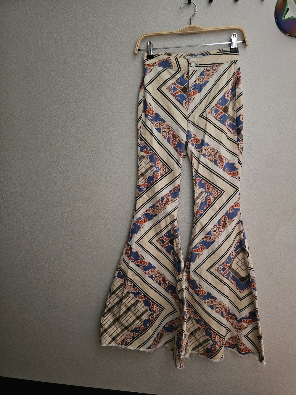 WE THE FREE - RARE Bellbottoms! 💎